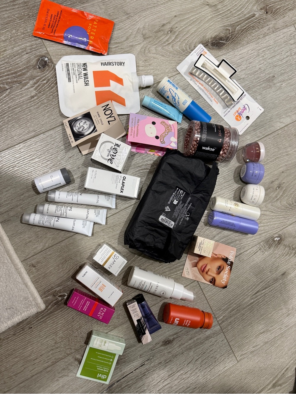 Beauty Bundle Tatcha, Valentino, Fenty, Olaplex etc. - Picture 2 of 3
